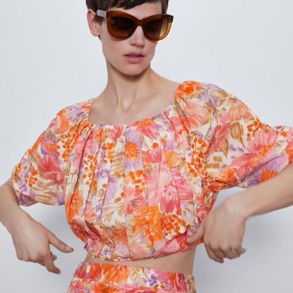 Zara Tops - NWT Zara Floral Crop Top with Balloon Sleeves Small